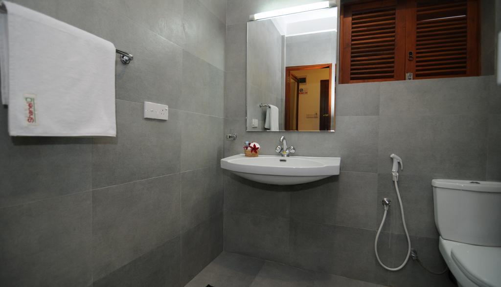 Hotel Shanelo Негомбо Екстер'єр фото